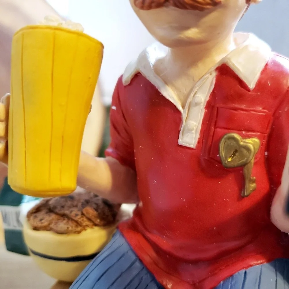 The Keeper Of The Remote Mantle Desk or Shelf Figurine‎ Shenandoah NIB